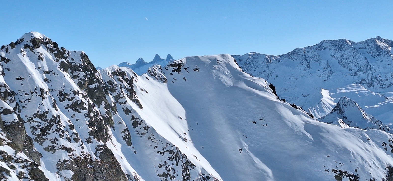 Dôme de Vouteret par Pas de la Coche, Dent du Pra et Jas des Lièvres - LES ILETTES SUR FOND D'AIGUILLES D'ARVES 