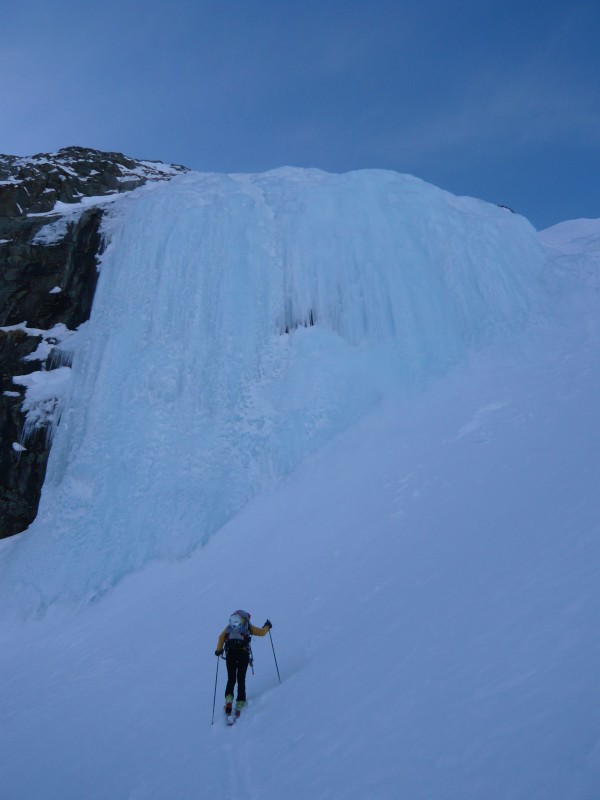 #2 Cascades : L Cascades : L'une des cascades pendant la montée à la brèche ... c'est beau, mais vu l'approche ca doit pas etre fait souvent !
