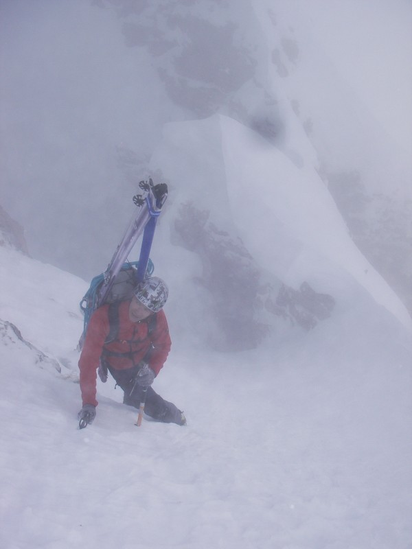 #9 le temps se gâte : en 20 secondes tout se bâche, il va falloir sortir le flair pour la descente... le temps se gâte : en 20 secondes tout se bâche, il va falloir sortir le flair pour la descente...