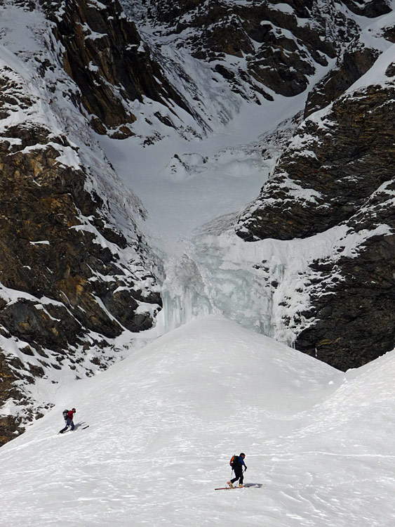 #3 Pte de Blonnière : Au pied du couloir, le notre est juste à droite de celui-ci. Pte de Blonnière : Au pied du couloir, le notre est juste à droite de celui-ci.