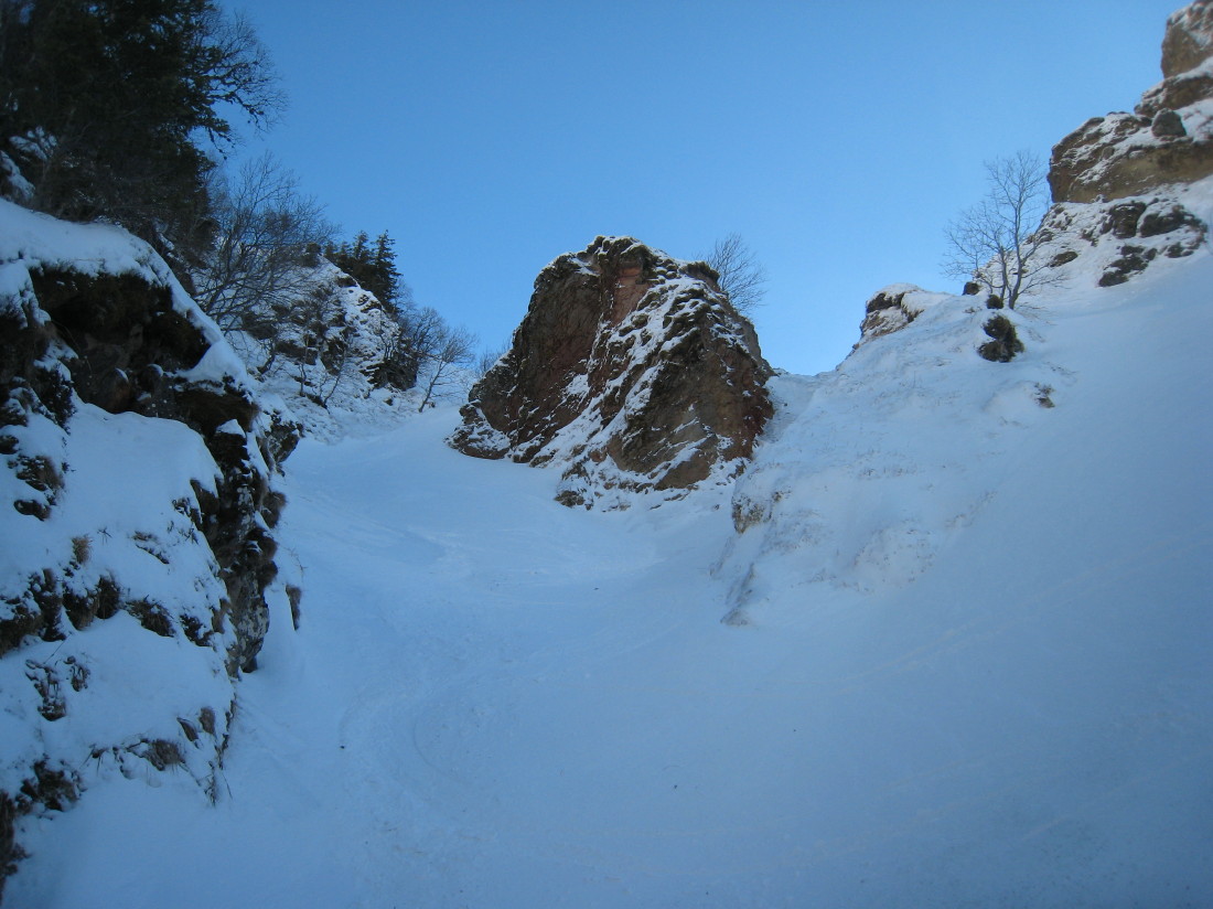#8 Goulet : permettant d Goulet : permettant d'éviter la petite cascade (cachée à droite du rocher)