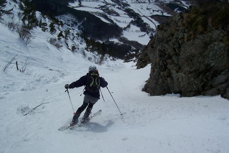 #11 Couloir de la foret : il atterrit dans les champs enneiges qui eux atterrissent a la voiture! pas le top ça? Couloir de la foret : il atterrit dans les champs enneiges qui eux atterrissent a la voiture! pas le top ça?