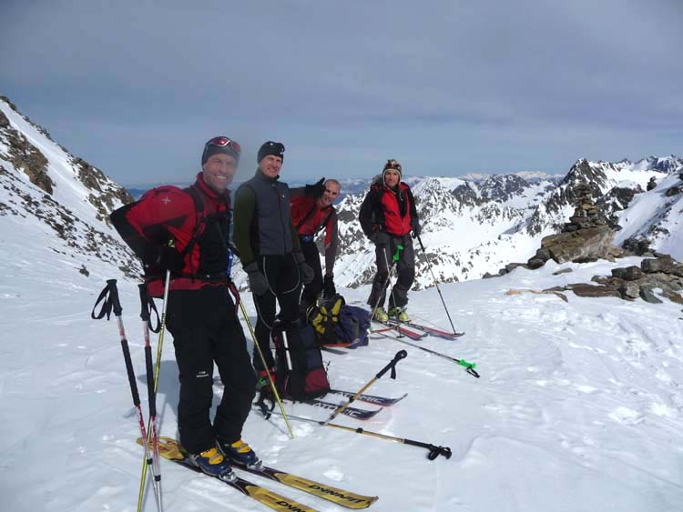 #2 Team pimpons : Le team sympatique des pompiers de Saint martin d Team pimpons : Le team sympatique des pompiers de Saint martin d'hères
Manu, Marco, Guillaume et Thierry