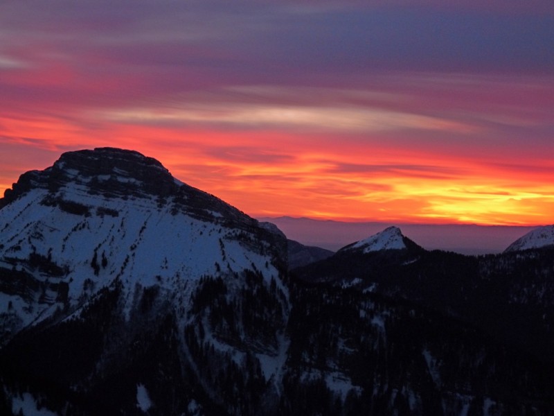 #4 Embrasement : Belles couleurs sur le Mézenc entre Chamechaude et la Pinéa Embrasement : Belles couleurs sur le Mézenc entre Chamechaude et la Pinéa