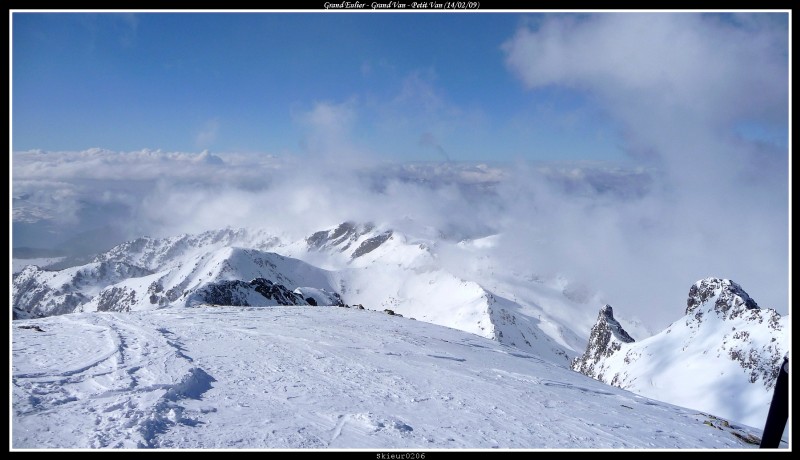 #6 Les nuages sont de retour : Vue sur Chamrousse. Les nuages sont de retour : Vue sur Chamrousse.