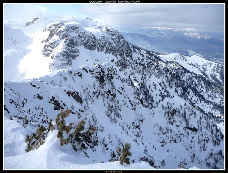 #1 Depuis le Grand Eulier : Vue sur la Croix de Chamrousse et le Col de Balme et même jusqu Depuis le Grand Eulier : Vue sur la Croix de Chamrousse et le Col de Balme et même jusqu'au Vercors au loin.