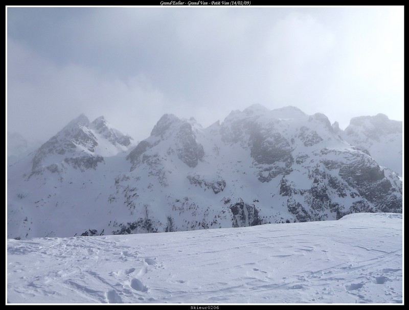#2 Depuis le Grand Eulier : Quelques nuages apparaissent, vue sur la Vaudaine, le Grand Sorbier et le Grand Van Depuis le Grand Eulier : Quelques nuages apparaissent, vue sur la Vaudaine, le Grand Sorbier et le Grand Van
