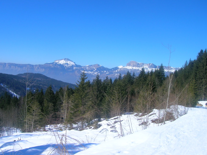 #4 la charteuse : La chartreuse vue de la route descendant à Prabert la charteuse : La chartreuse vue de la route descendant à Prabert