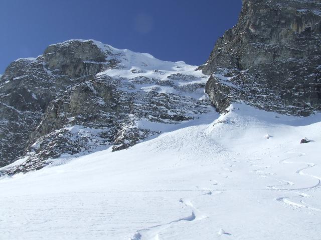 #5 Cime du Piron : nous voilà en bas de la face NE Cime du Piron : nous voilà en bas de la face NE