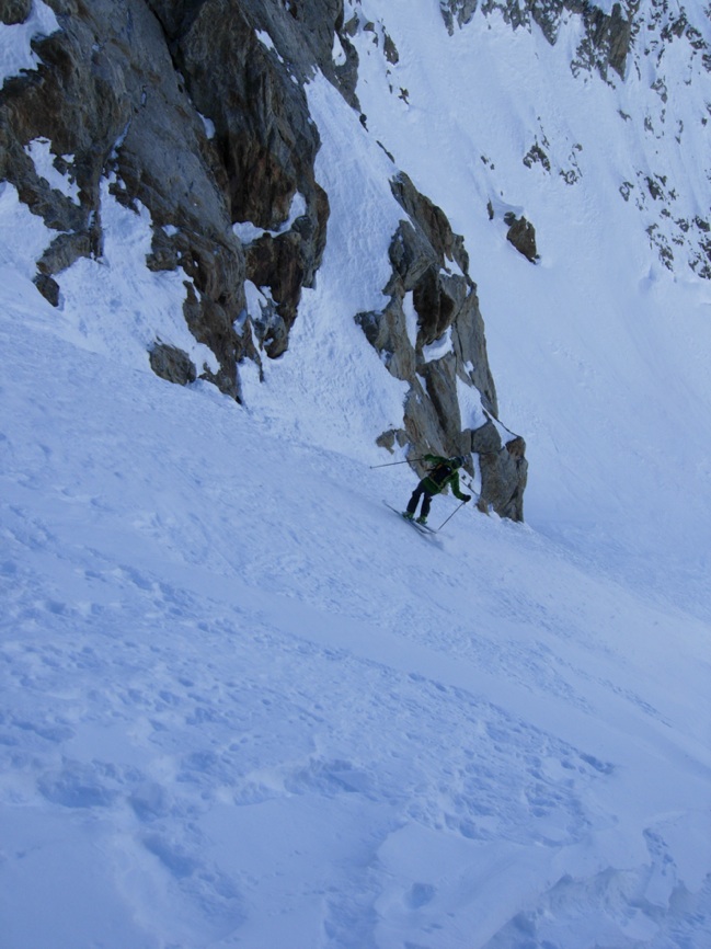 #9 Bas du couloir : La même plus bas Bas du couloir : La même plus bas