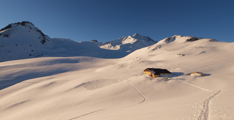 #9 levé de soleil : sur le refuge de la Coire levé de soleil : sur le refuge de la Coire