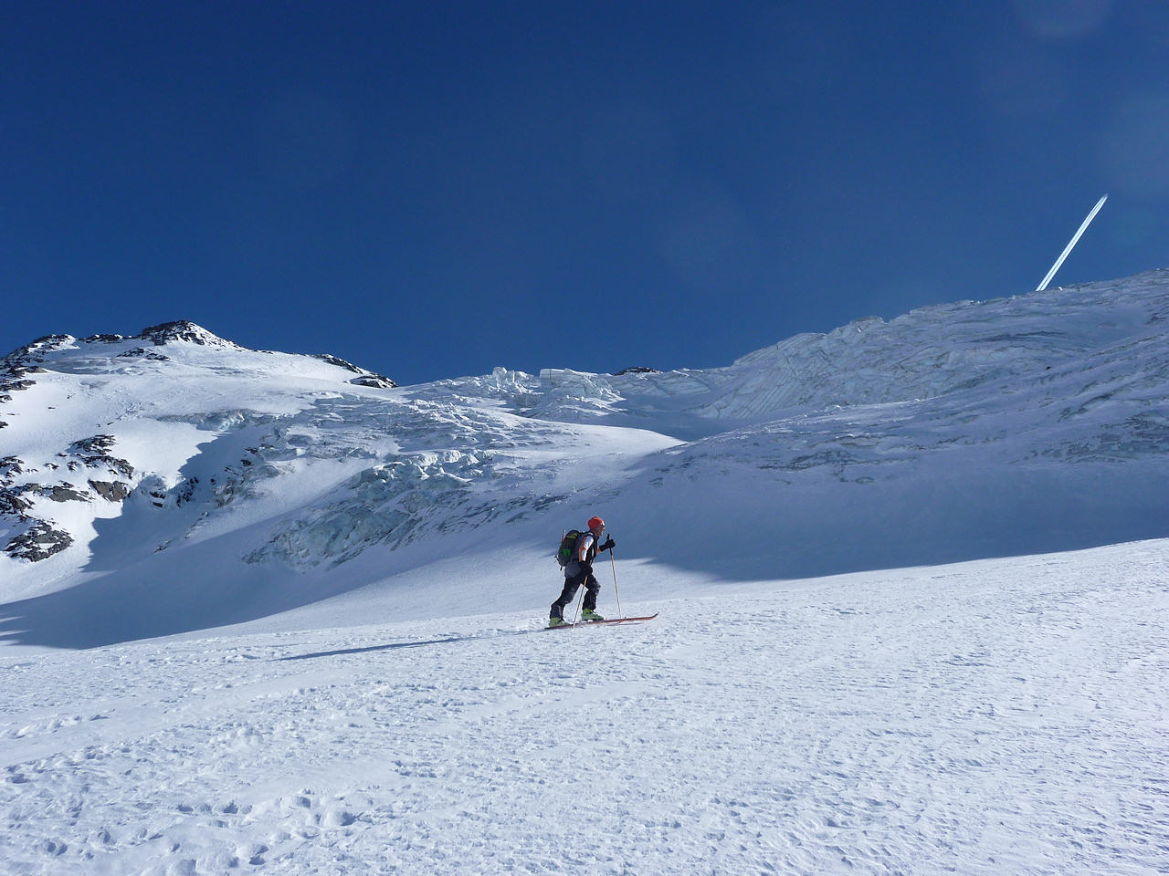 #4 Glacier du Génépy : Belle ambiance, mais dangereux. Il ne faut pas s Glacier du Génépy : Belle ambiance, mais dangereux. Il ne faut pas s'attarder dans le secteur.