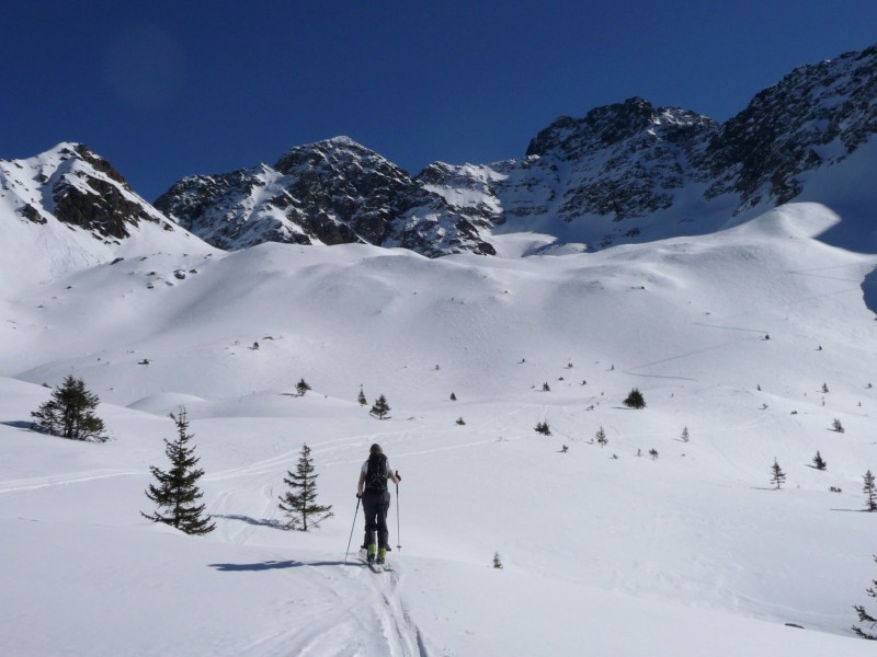 #1 Col de Porte d Col de Porte d'Eglise : Le paysage s'ouvre au dessus du refuge et dévoile une partie de l'itinéraire jusqu'en haut du vallon.