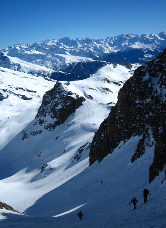 #3 Dans la rampe : Montée à l Dans la rampe : Montée à l'ombre sous les falaises de la Leisette