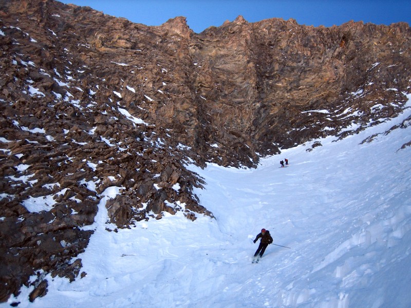 #6 Puj dans la rampe : Belle descente sous les falaises, malgré une neige franchement pas terrible. Puj dans la rampe : Belle descente sous les falaises, malgré une neige franchement pas terrible.