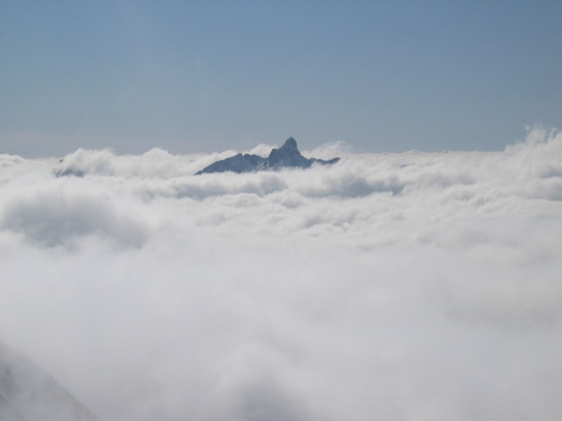 grand Pic : Seuls les sommets les plus haut sont visibles ( Mont Blanc / Grande Casse dès le matin)