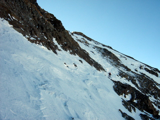 #4 Sous le col de la pyramide : C Sous le col de la pyramide : C'est le moment de cramponer!