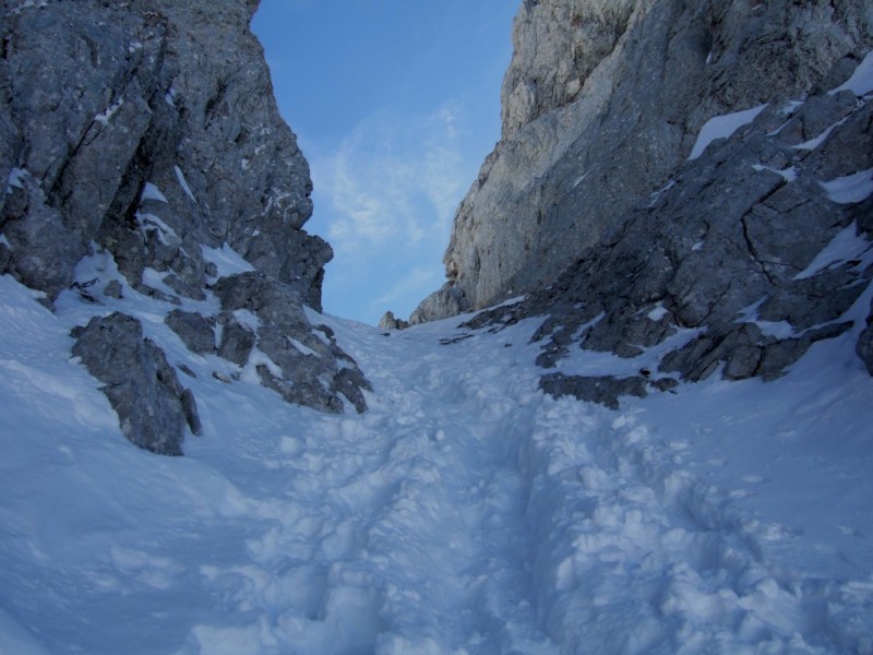 #2 Combe de Chombas : Les 20 derniers mètres sous la brèche se font à pied. Combe de Chombas : Les 20 derniers mètres sous la brèche se font à pied.
