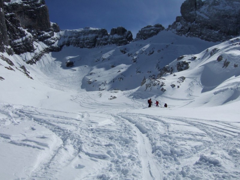 #1 Combe de Chombas : Haut de la combe . On voit la brèche sommitale au milieu. Combe de Chombas : Haut de la combe . On voit la brèche sommitale au milieu.