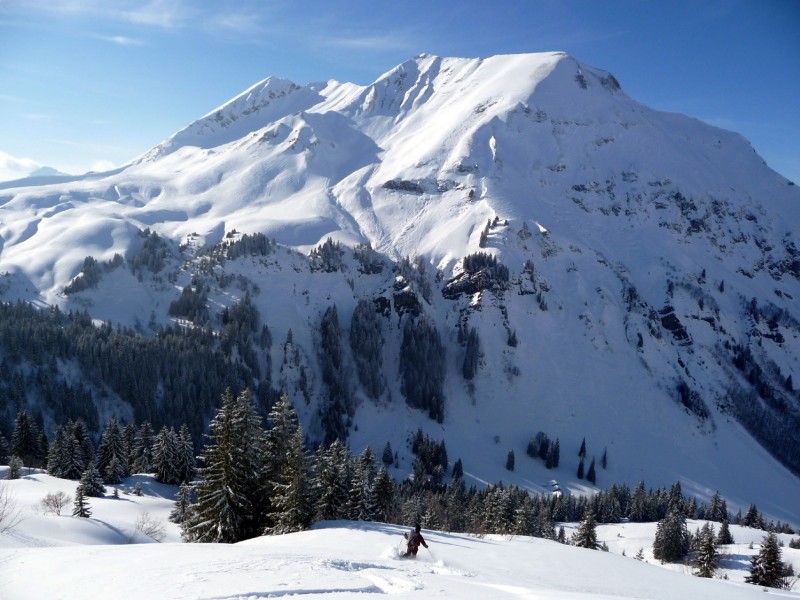 Carmélite : Encore de la super neige en dessus des chalets de Marto