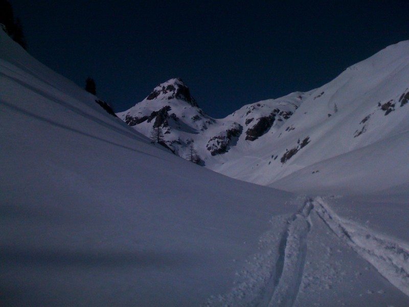 Vallon Sangué : Traces de descente dans ce vallon sauvage