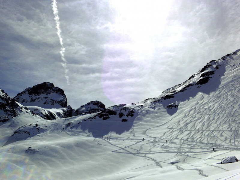 Col des Lessives : Traces sur la neige et dans le ciel !