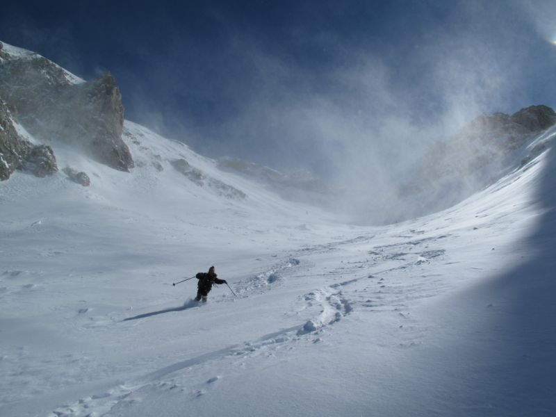 #9 Combe sous le couloir : Toujours du bon ski avec de temps à autre des blocages dans la masse neigeuse Combe sous le couloir : Toujours du bon ski avec de temps à autre des blocages dans la masse neigeuse
