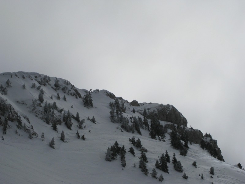 #2 skieur sur Roch Chalve : 2 skieurs qui descendaient du Rocher de Chalve a 13h23 skieur sur Roch Chalve : 2 skieurs qui descendaient du Rocher de Chalve a 13h23
