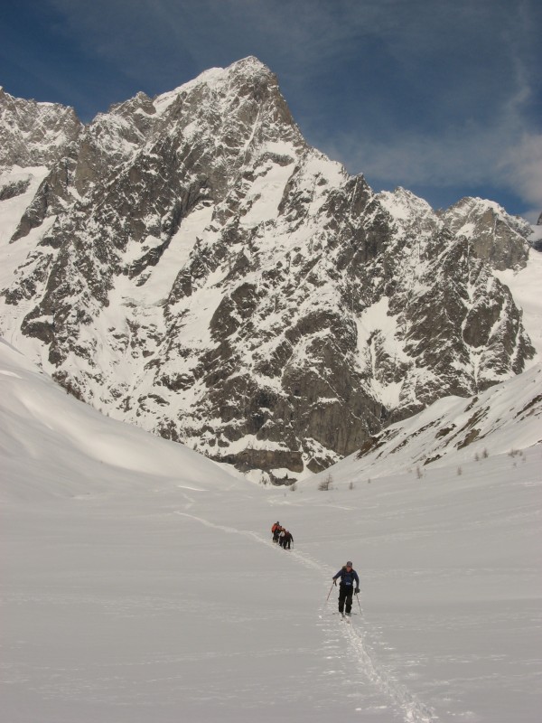 #13 Tête entre deux Sauts : Les Grandes Jorasses en AR plan Tête entre deux Sauts : Les Grandes Jorasses en AR plan
