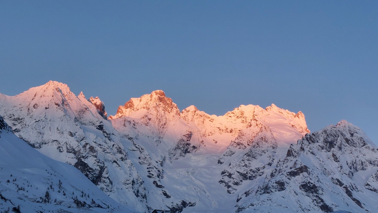 Roc Noir de Combeynot, Couloir Nord Occidental - Levé de soleil sur la Meije 