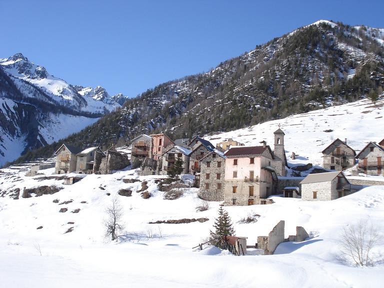 Le village de Molieres : Abandonne tout l'hiver