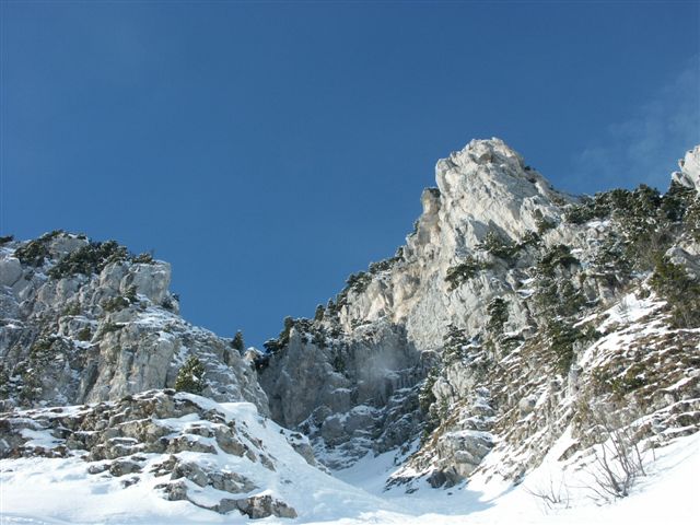#6 Colombier : Falaises et couloir du Roc de Poyer. Colombier : Falaises et couloir du Roc de Poyer.