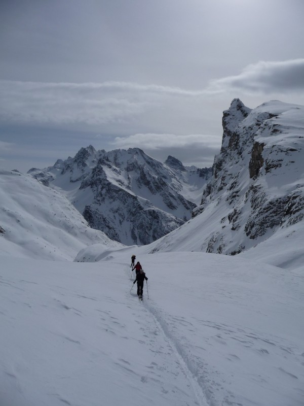 #1 Vallon des Houerts : Montée en poudreuse dans le vallon des Houerts. Vallon des Houerts : Montée en poudreuse dans le vallon des Houerts.