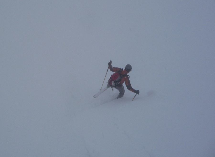 #3 Descente chaotique : Un style approximatif même pour les meilleurs skieurs dans ces conditions! Descente chaotique : Un style approximatif même pour les meilleurs skieurs dans ces conditions!