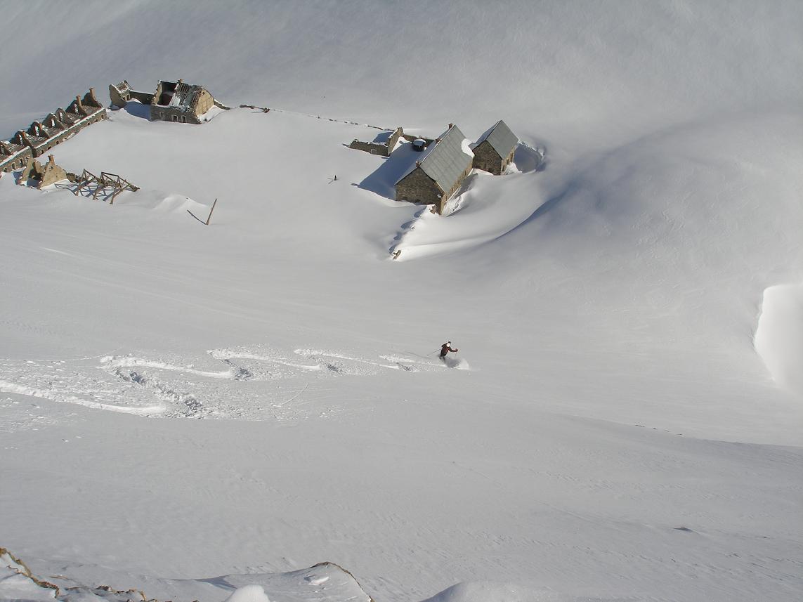 #3 descente du col de mallemort : au dessus des baraquements de viraysse,bonne poudre! descente du col de mallemort : au dessus des baraquements de viraysse,bonne poudre!