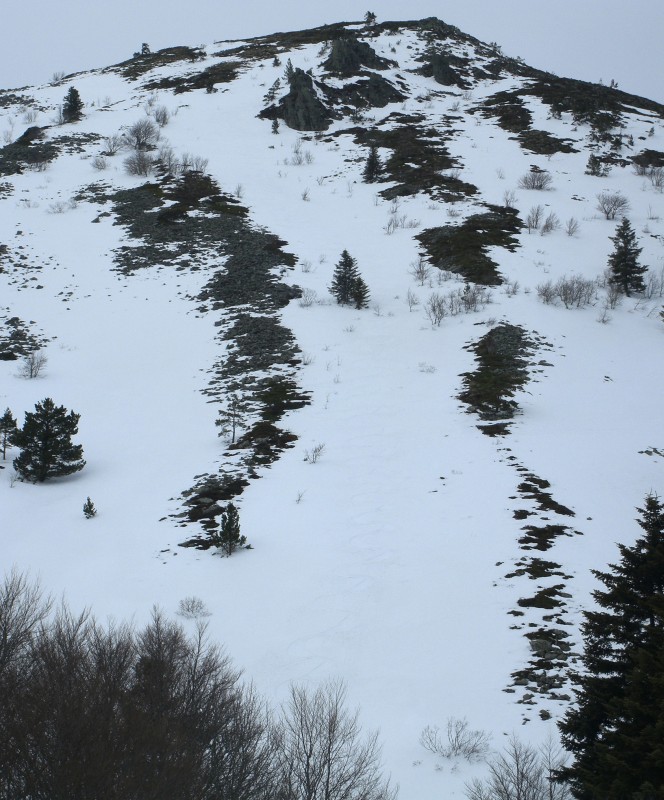 Antécime est du Mézenc : Après la descente dans une très bonne neige de printemps.