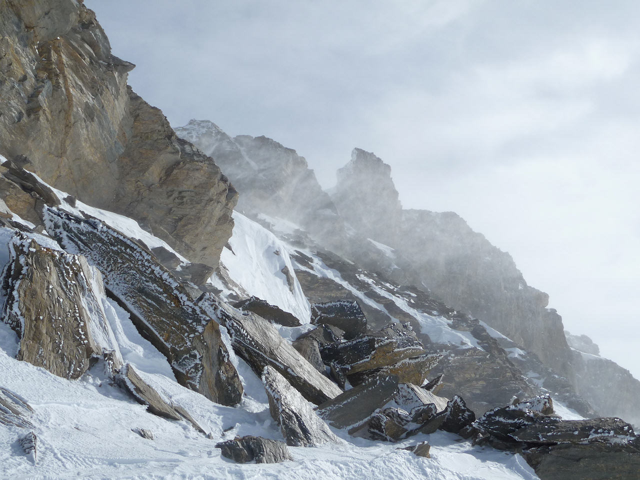#4 Tempête : La fin de l Tempête : La fin de l'ascension est rendue difficile par le vent tempétueux.