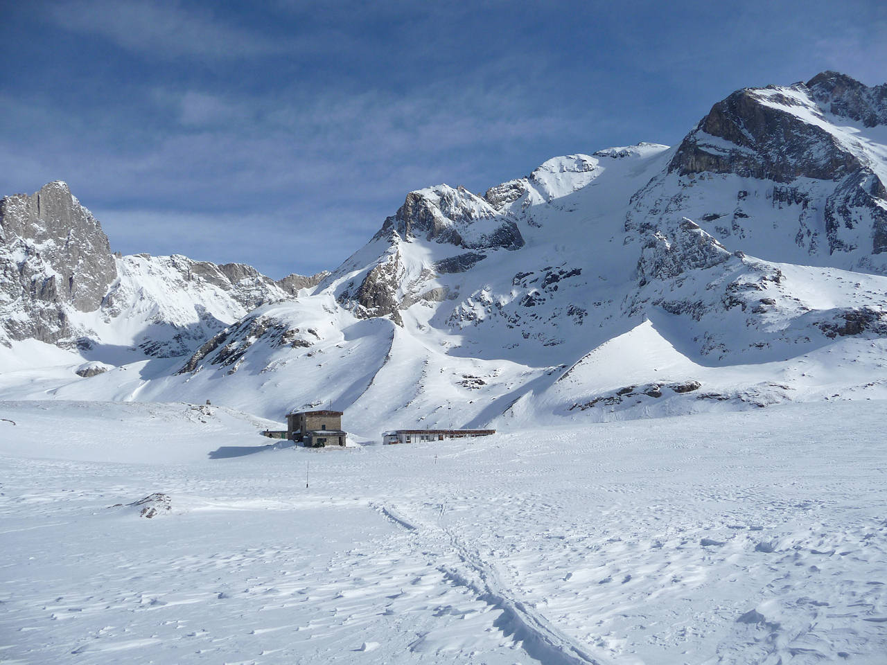 #13 Refuge Félix Faure : Le coin est bien désert aujourd Refuge Félix Faure : Le coin est bien désert aujourd'hui