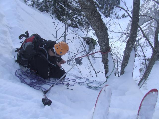 #7 Mont Billiat : Passage merdique, on assure Christophe puis Thierry et moi, descendrons en rappel Mont Billiat : Passage merdique, on assure Christophe puis Thierry et moi, descendrons en rappel
