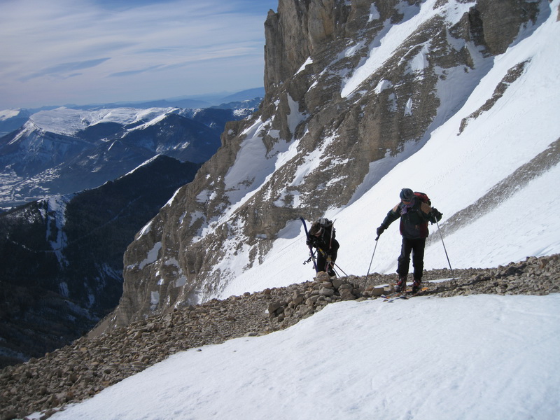 #2 1401 : Au dessus du verrou à 2300m dénneigé par le vent. 1401 : Au dessus du verrou à 2300m dénneigé par le vent.