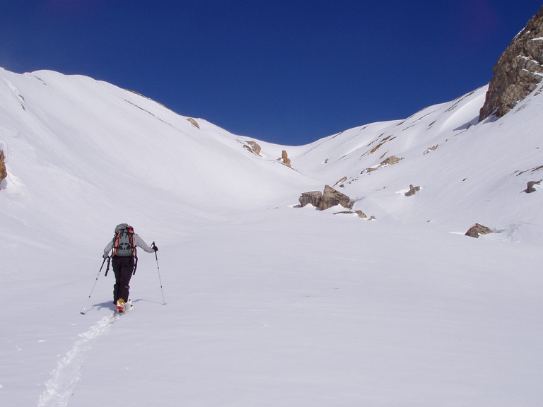 #2 Combe des Sarrasins : Alain toujours à la trace dans cette combe sud bien ensoleillée. Combe des Sarrasins : Alain toujours à la trace dans cette combe sud bien ensoleillée.