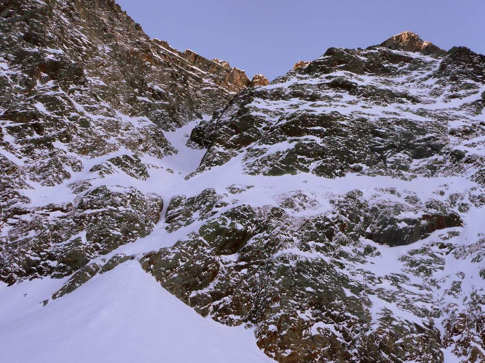 #2 le bas du couloir : vu depuis le replat 2200 m le bas du couloir : vu depuis le replat 2200 m