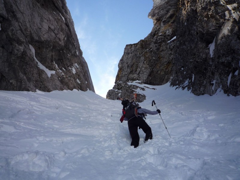 #11 en arrivant au sommet : on finit les skis sur le dos en arrivant au sommet : on finit les skis sur le dos