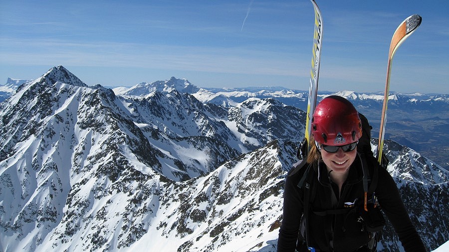 #8 Anne-Cé arrive au sommet : et pose devant la Rosière Anne-Cé arrive au sommet : et pose devant la Rosière