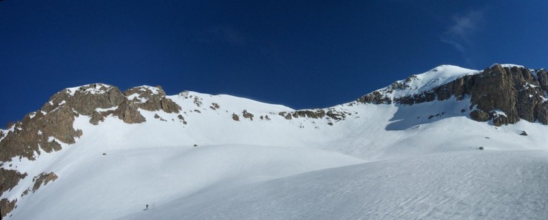 #15 Tête du vallon de scluos : Voilà le sommet du jour sur la droite (la tête de portettes étant moins élevée, et surtout moins visible depuis le vallon de montée) Tête du vallon de scluos : Voilà le sommet du jour sur la droite (la tête de portettes étant moins élevée, et surtout moins visible depuis le vallon de montée)
