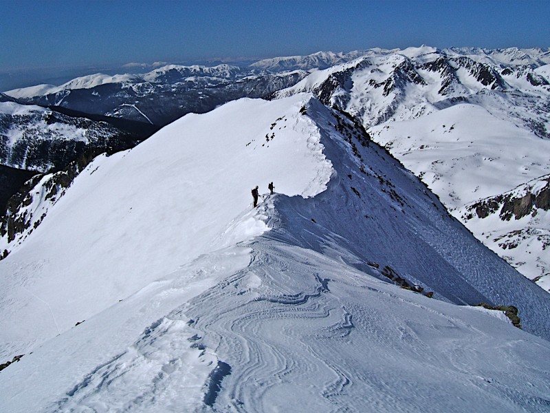 Toune et Phil'Ô : Juste avant de basculer dans la face N.W de la tête de portettes - Photo skiroad