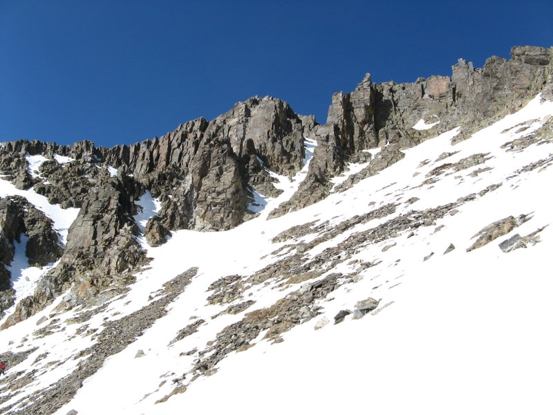 Cheminée : Cheminée terminale d'accès au sommet : bien enneigée, nous l'avons redescendue à skis