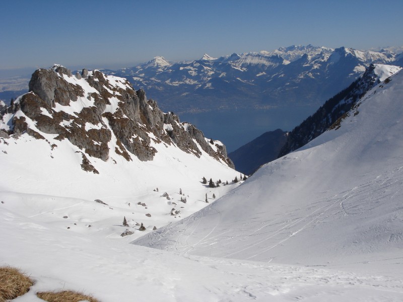 col de Pavis : la descente de Combe Floras et au loin le lac