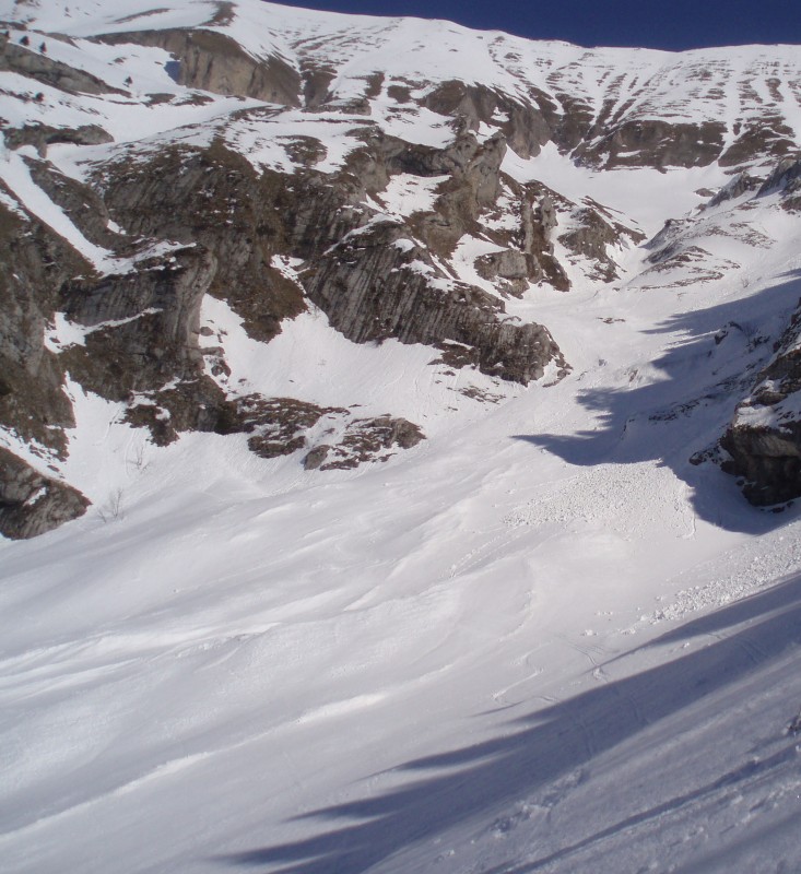 #1 Descente Bonnet de l Descente Bonnet de l'Evêque : Quand on a dépassé le rocher à droite de la photo, il faut remettre les peaux pour trouver le sentier de retour !
