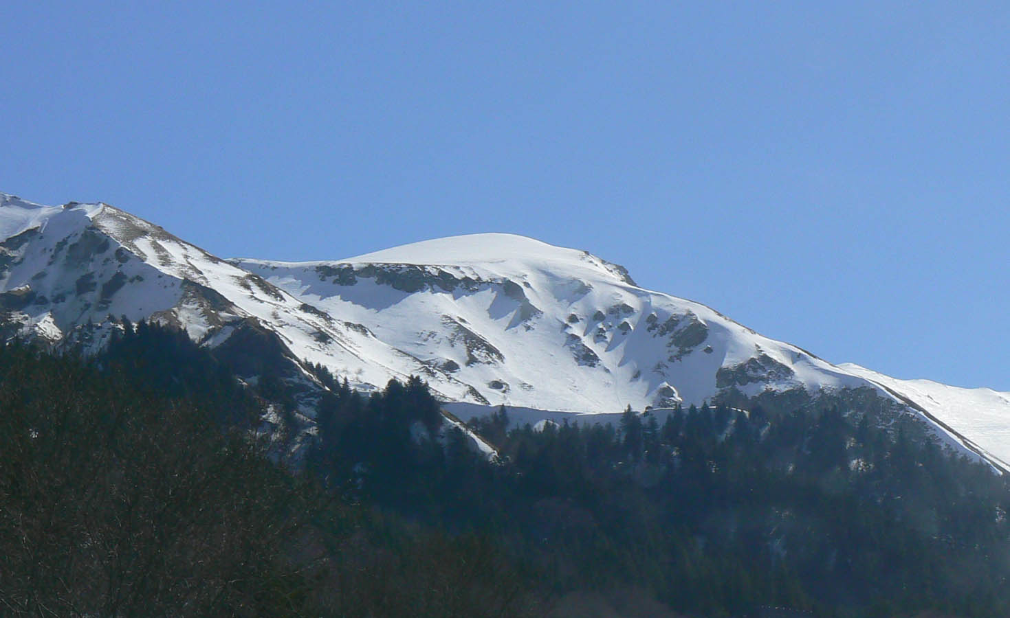 #1 Depuis la route : C Depuis la route : C'est attirant, et comme personne ne me contredit, on y va